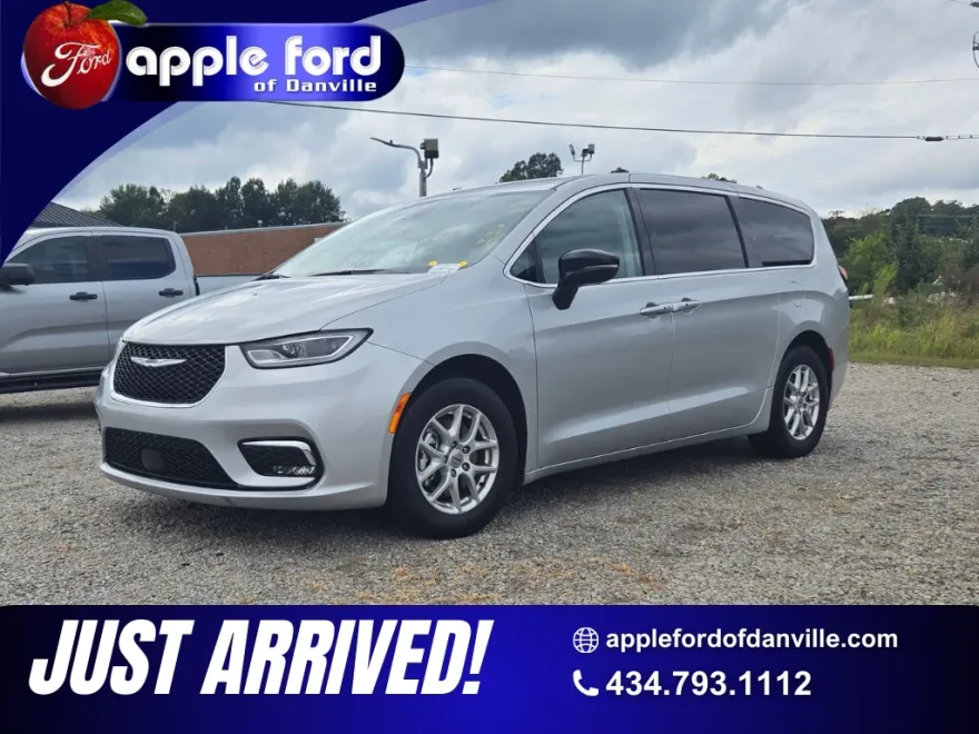 2024 Chrysler Pacifica Touring L photo 1