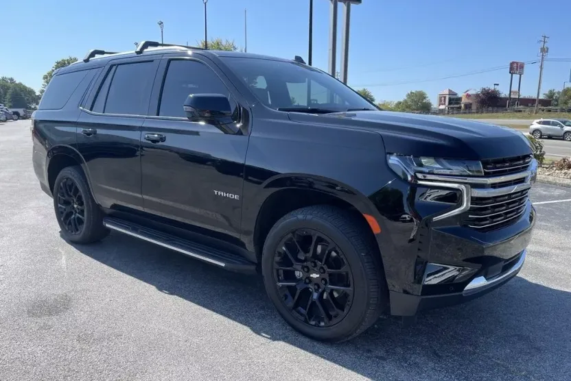 2022 Chevrolet Tahoe LT photo 1