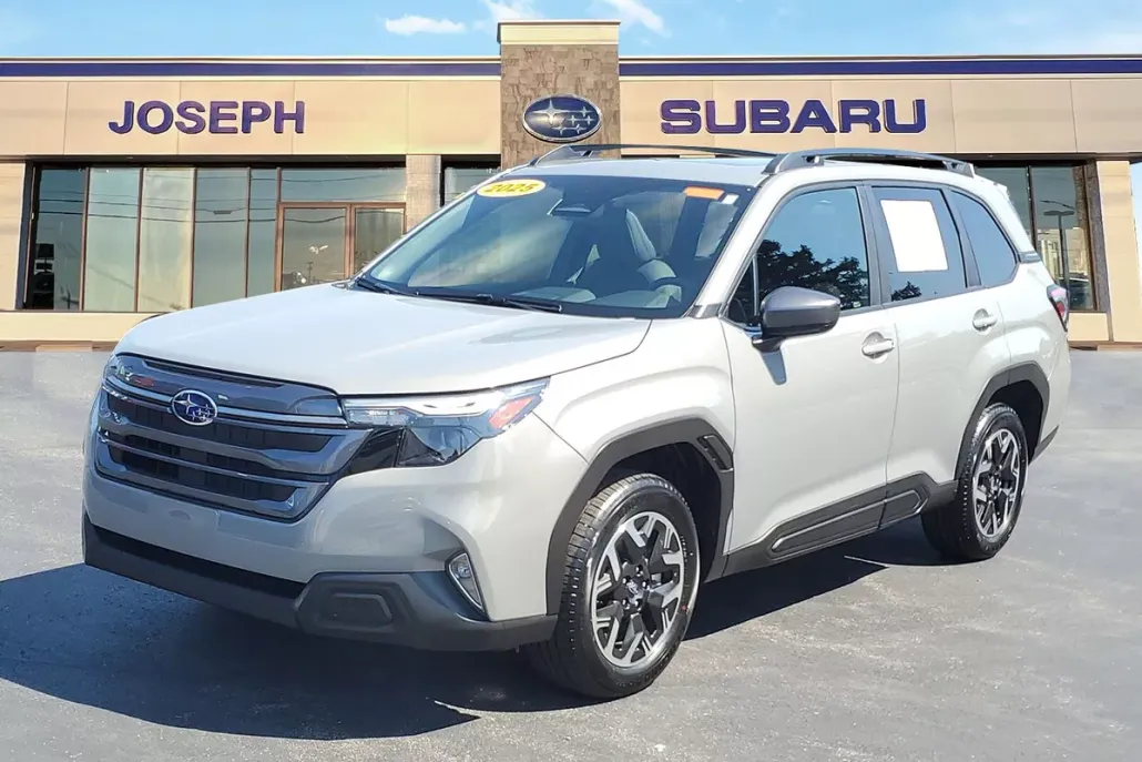 2025 Subaru Forester Premium photo 1