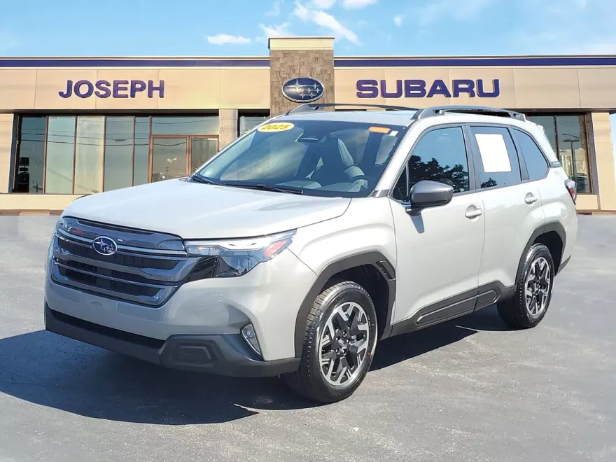 2025 Subaru Forester Premium photo 1