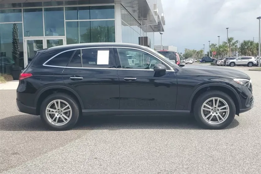 2023 Mercedes Benz GLC 300 4MATIC photo 1