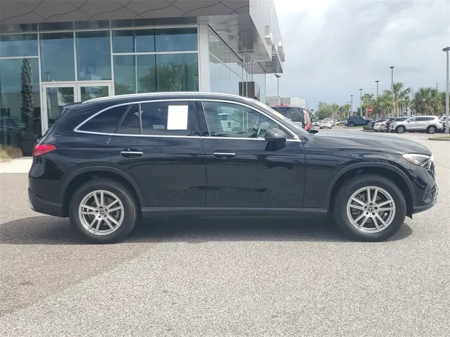 2023 Mercedes Benz GLC 300 4MATIC photo 1