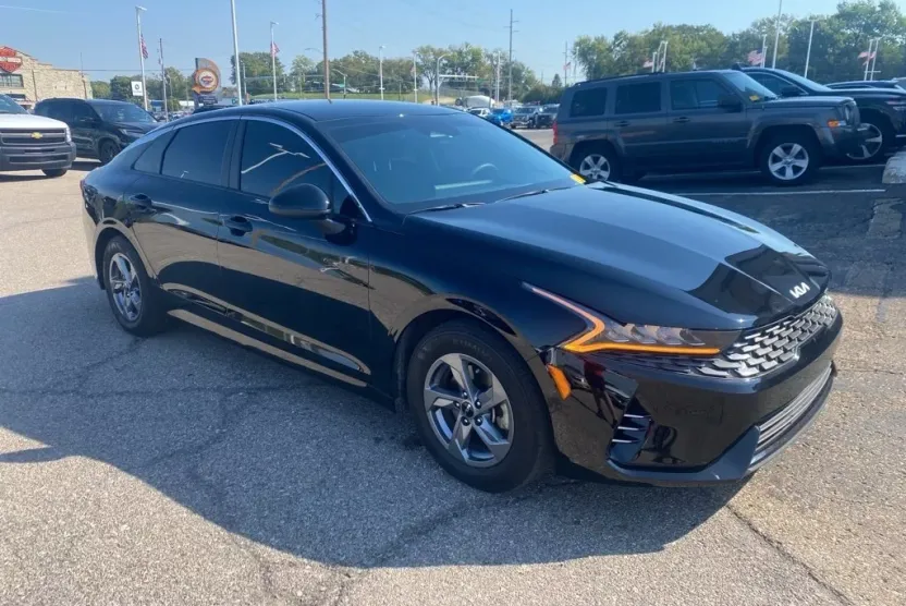 2023 Kia K5 LXS photo 1