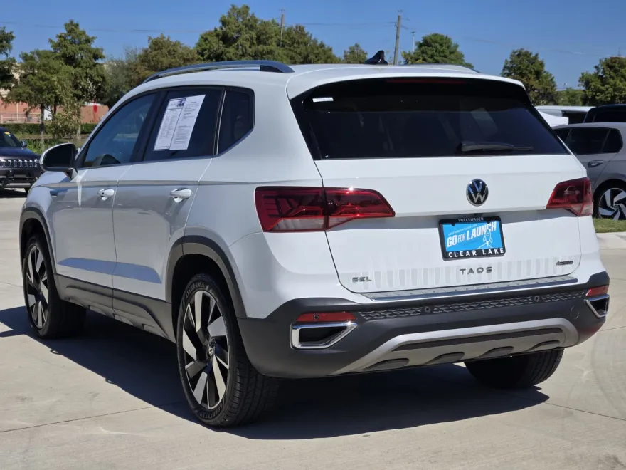 2024 Volkswagen Taos SEL photo 1