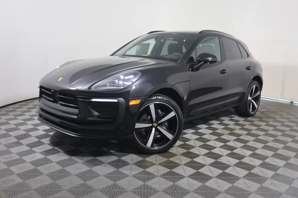 2025 Porsche Macan T photo 1