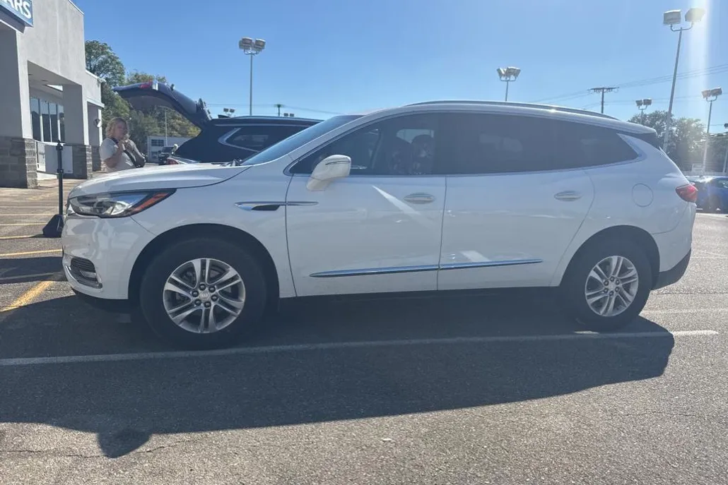 2019 Buick Enclave Essence photo 1