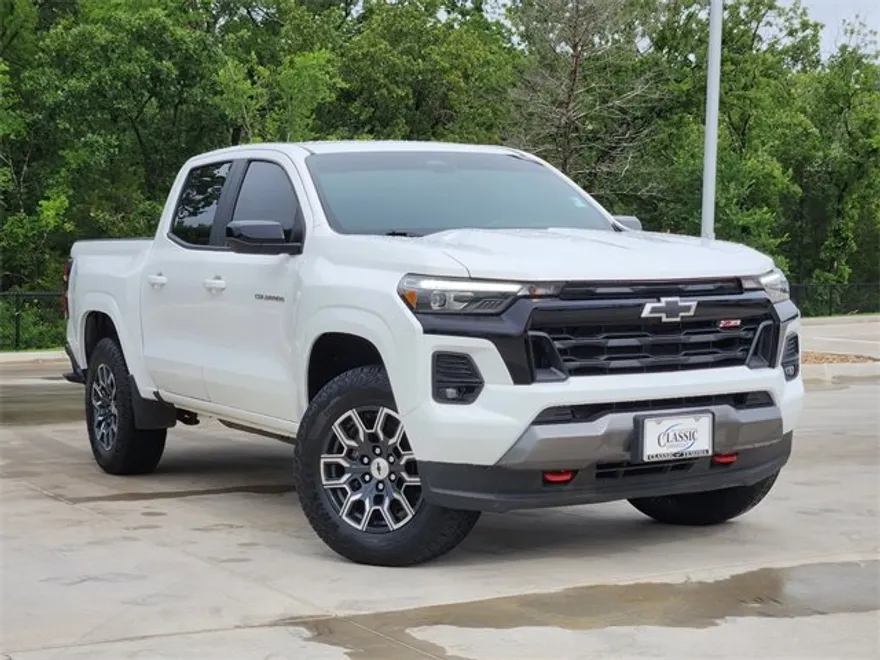 2023 Chevrolet Colorado Z71 photo 1