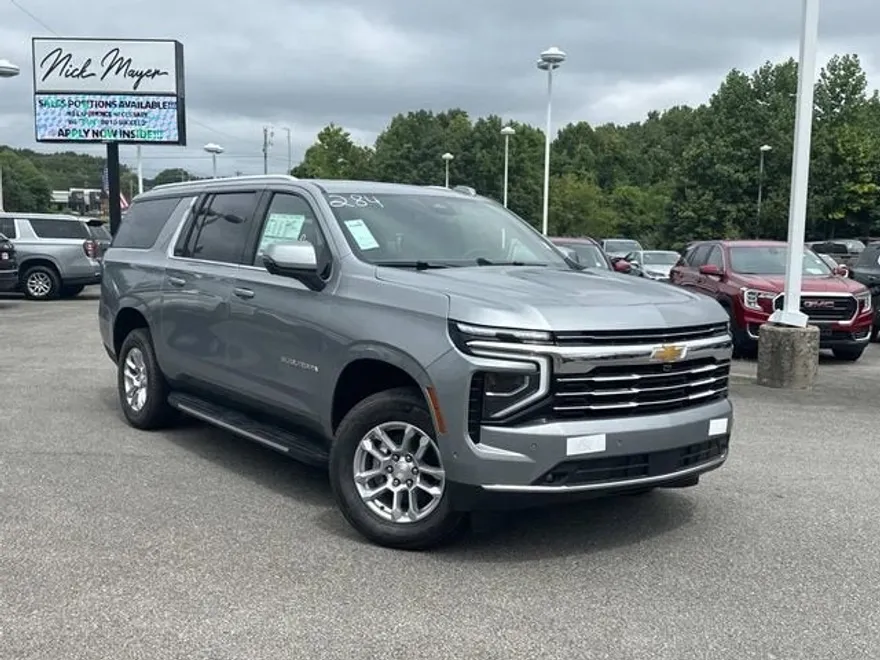 2025 Chevrolet Suburban LT photo 1