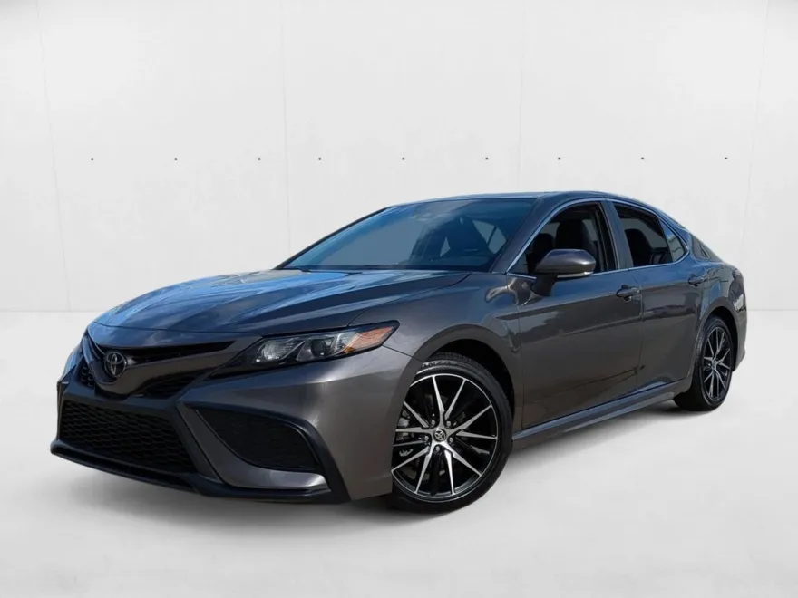 2024 Toyota Camry SE photo 1