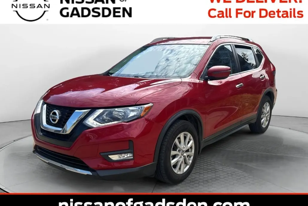 2017 Nissan Rogue SV photo 1