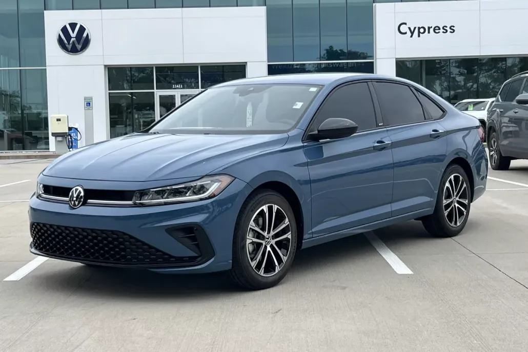 2025 Volkswagen Jetta Sport photo 1