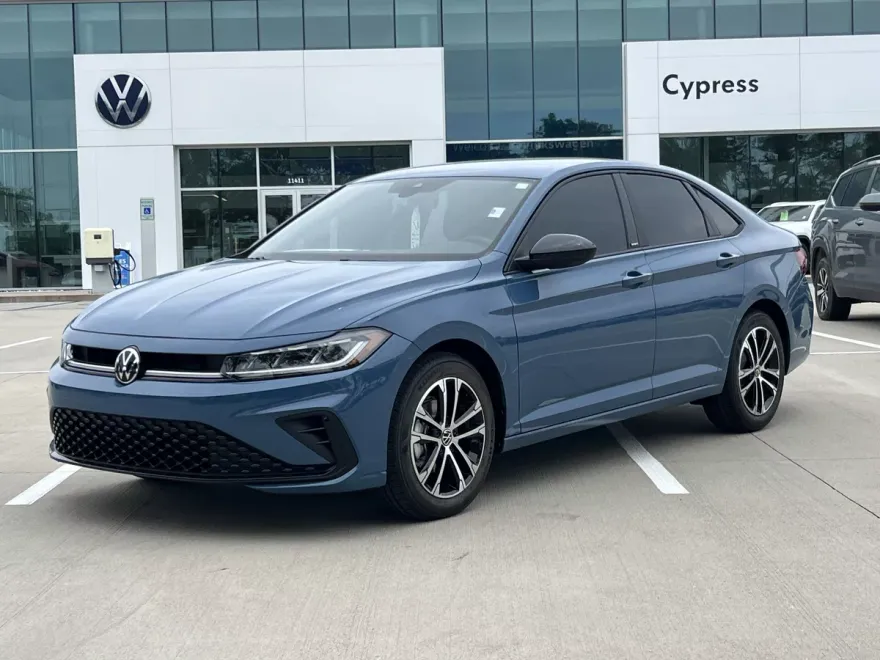 2025 Volkswagen Jetta Sport photo 1