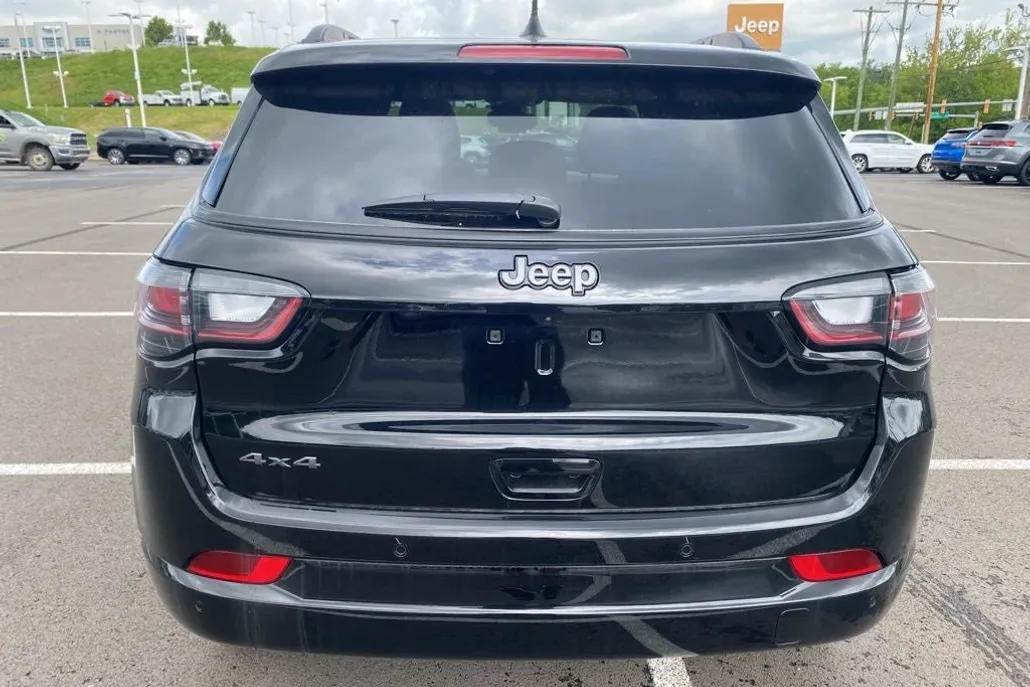2025 Jeep Compass Limited photo 1