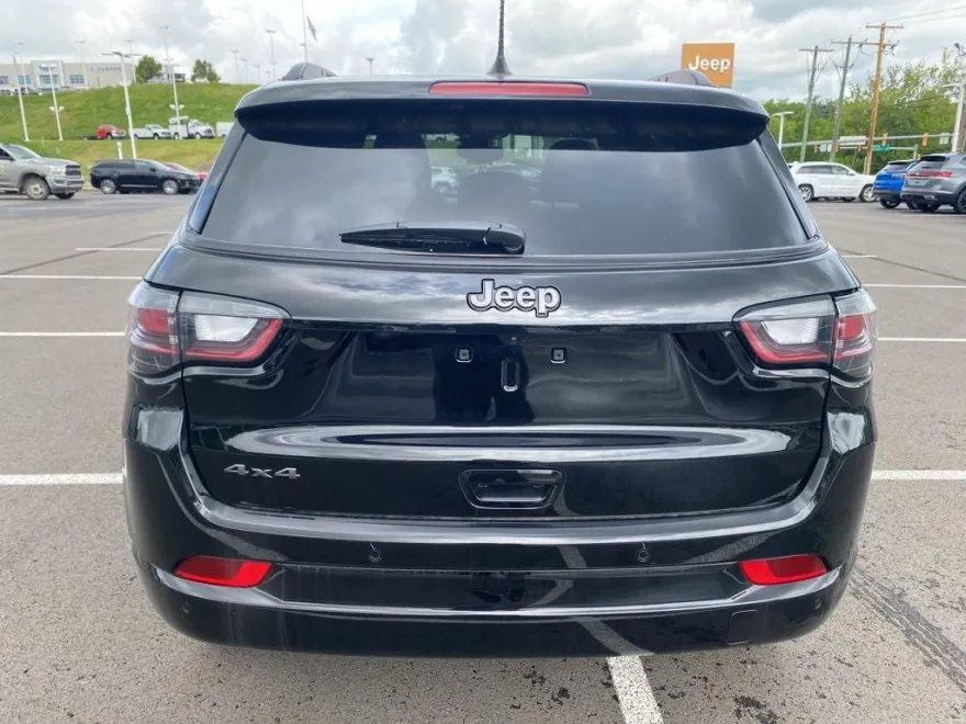 2025 Jeep Compass Limited photo 1