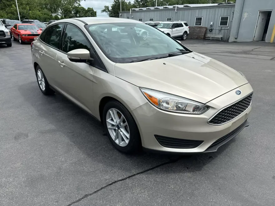 2017 Ford Focus SE photo 1