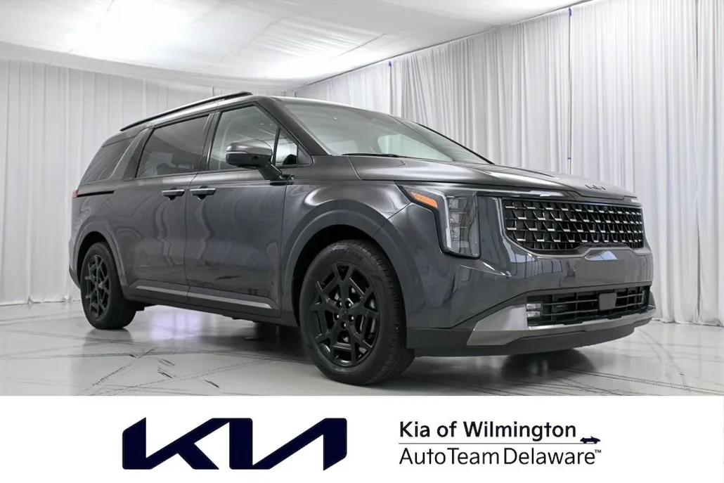 2025 Kia Carnival SX photo 1