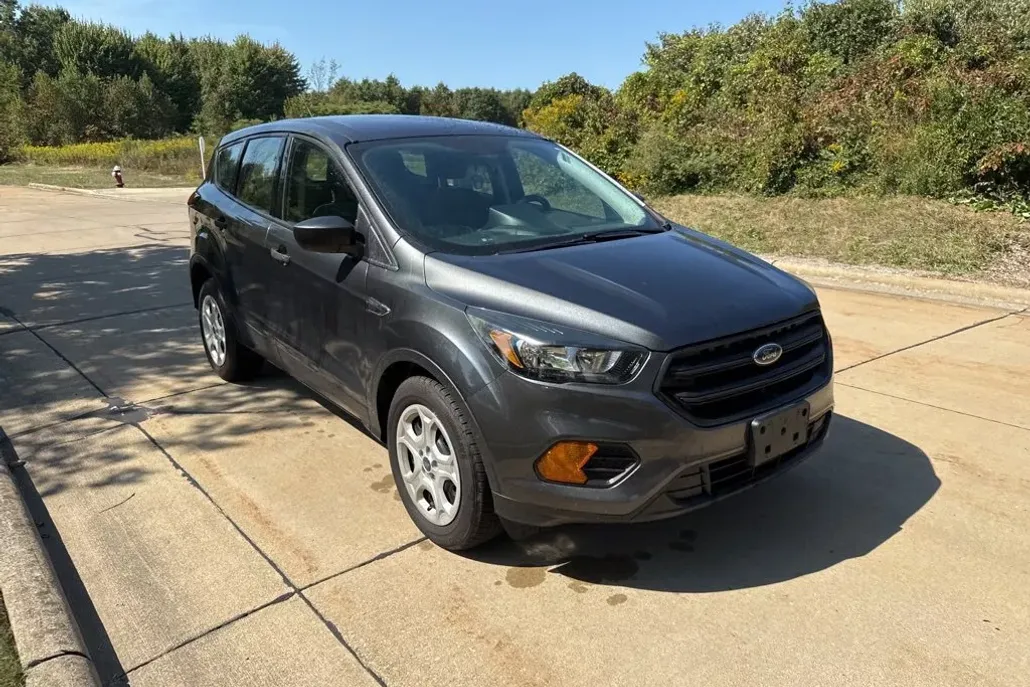 2019 Ford Escape S photo 1