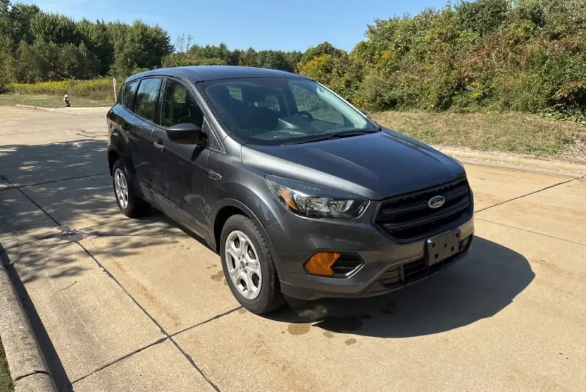 2019 Ford Escape S photo 1