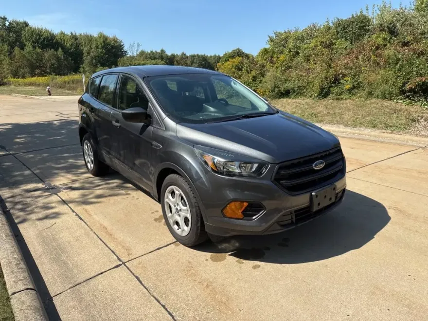 2019 Ford Escape S photo 1