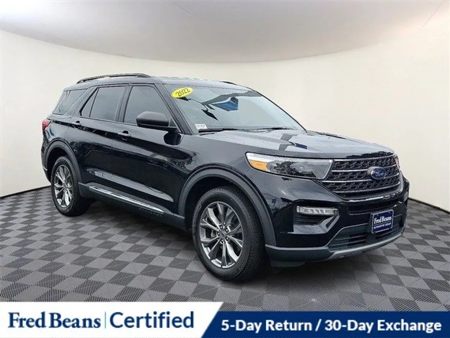 2022 Ford Explorer XLT photo 1