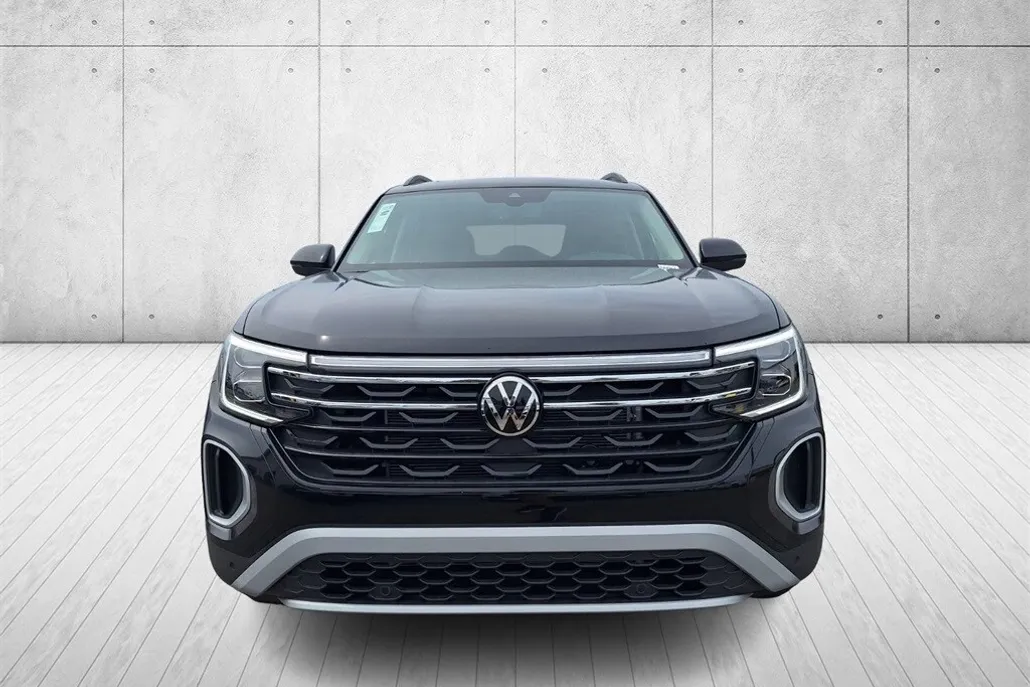 2025 Volkswagen Atlas SE Technology Peak Edition photo 1