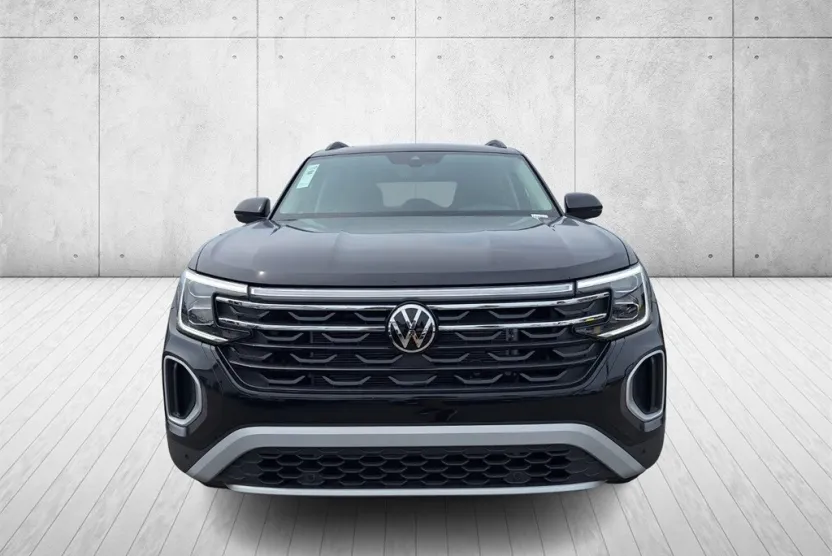 2025 Volkswagen Atlas SE Technology Peak Edition photo 1