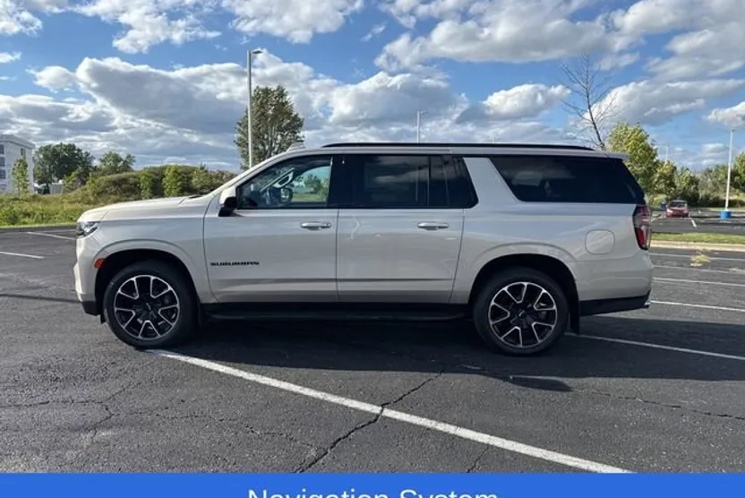 2022 Chevrolet Suburban RST photo 1