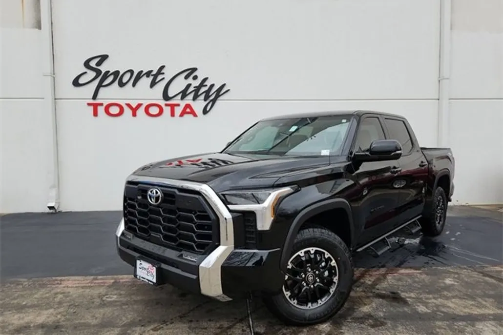 2025 Toyota Tundra SR5 CrewMax photo 1