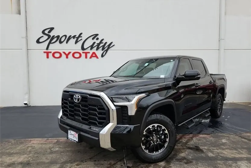 2025 Toyota Tundra SR5 CrewMax photo 1