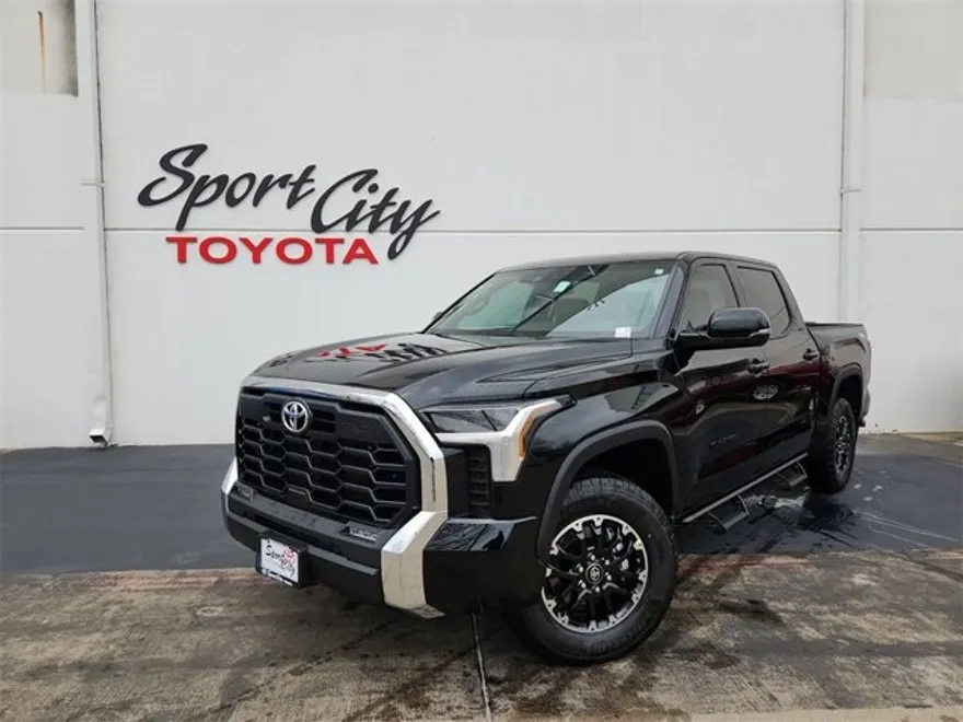 2025 Toyota Tundra SR5 CrewMax photo 1