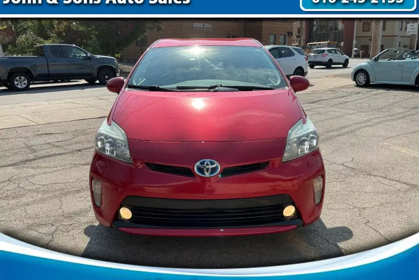 2012 Toyota Prius photo 1