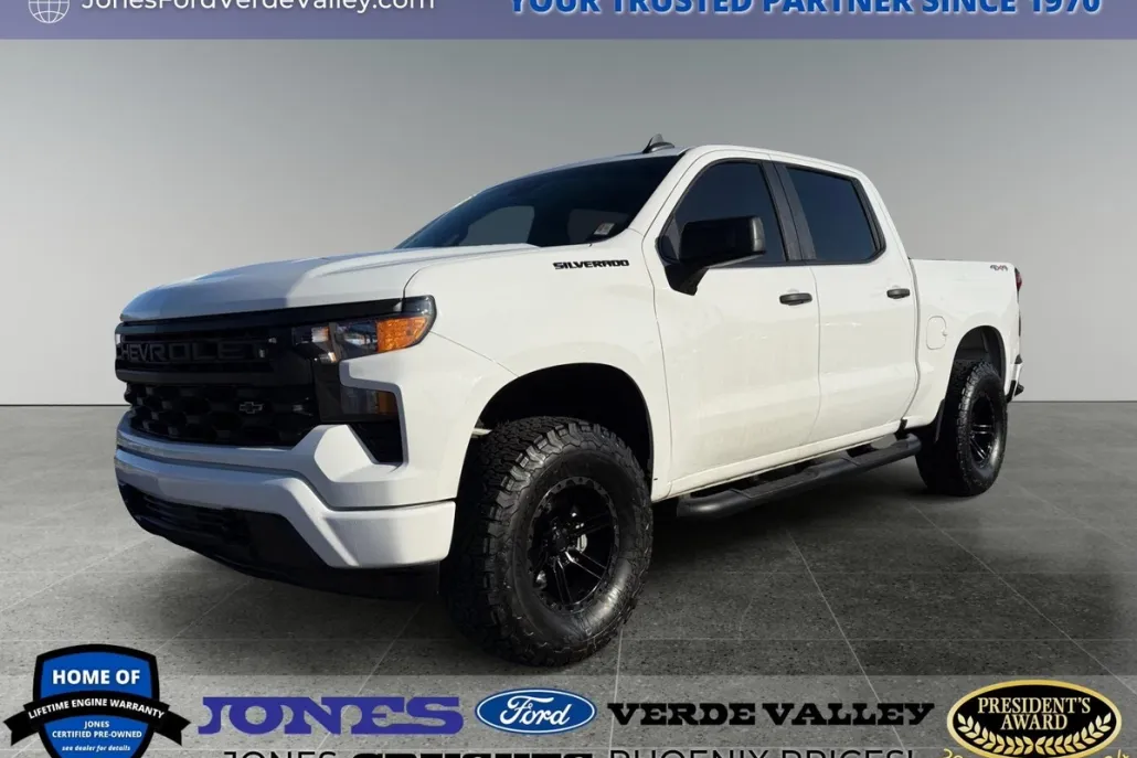 2024 Chevrolet Silverado 1500 Custom photo 1