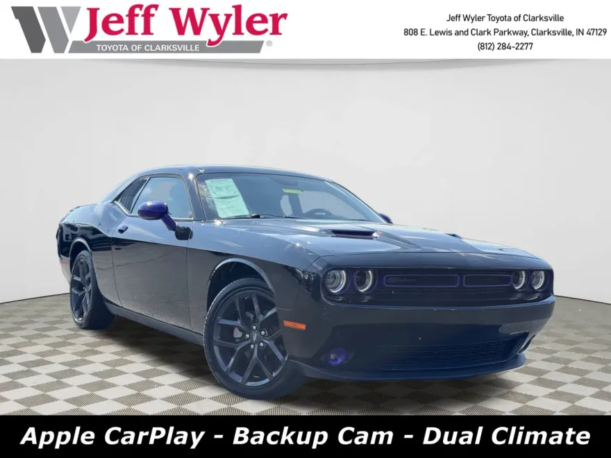 2023 Dodge Challenger SXT photo 1