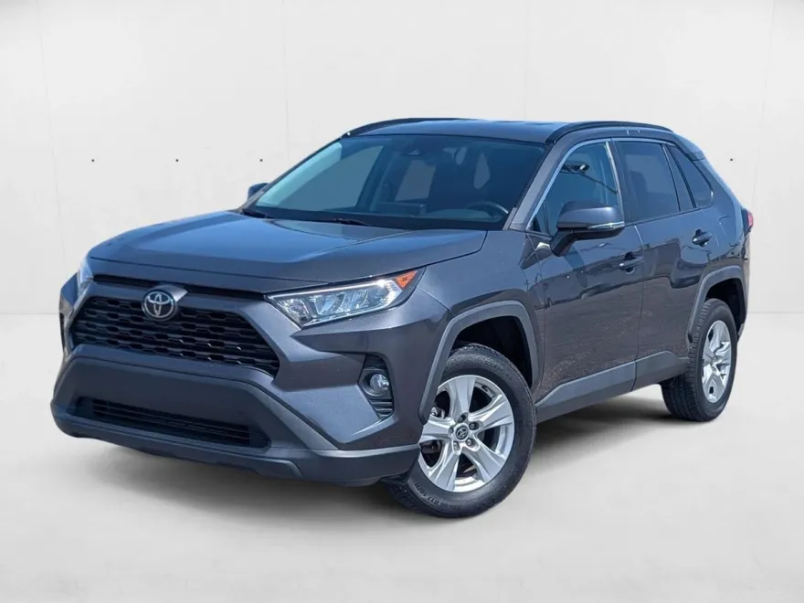 2021 Toyota RAV4 XLE photo 1