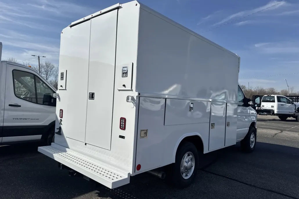 2025 Ford E-350 Base photo 1