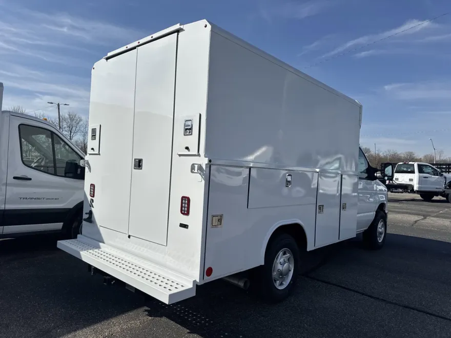 2025 Ford E-350 Base photo 1