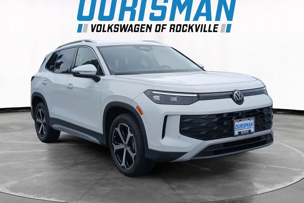 2025 Volkswagen Tiguan SE photo 1