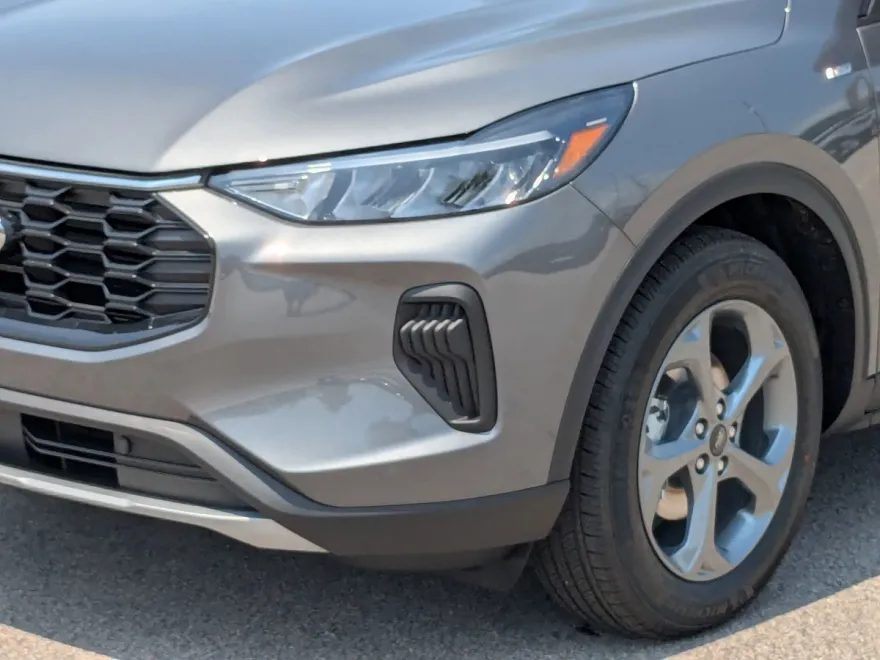 2025 Ford Escape ST-Line photo 1