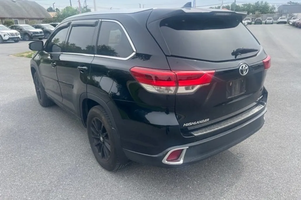 2017 Toyota Highlander XLE photo 1