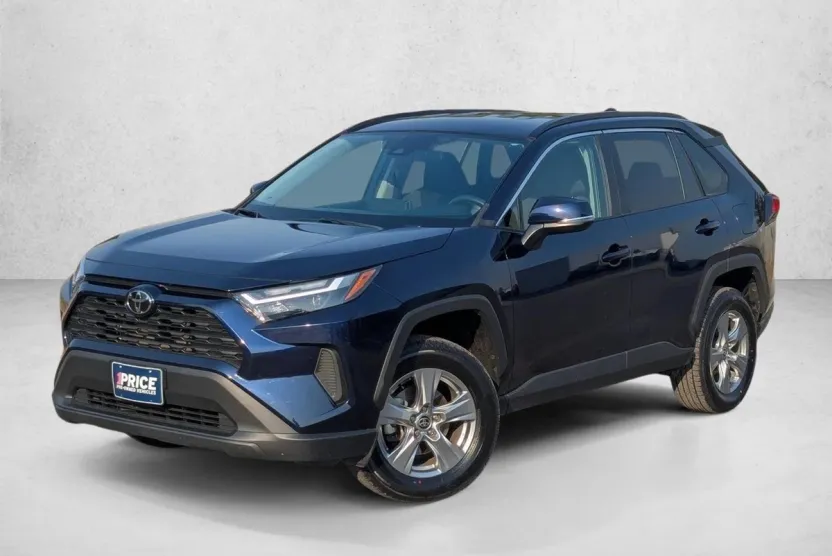 2024 Toyota RAV4 XLE photo 1