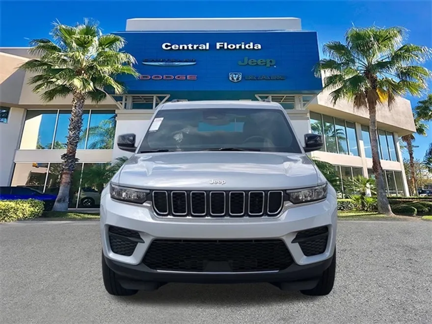 2025 Jeep Grand Cherokee Laredo Altitude photo 1