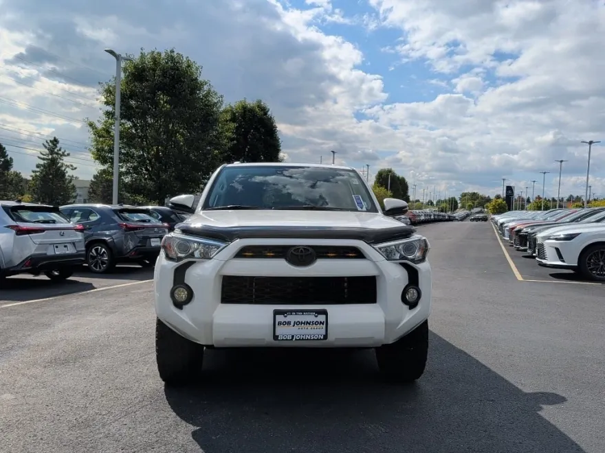 2017 Toyota 4Runner SR5 Premium photo 1