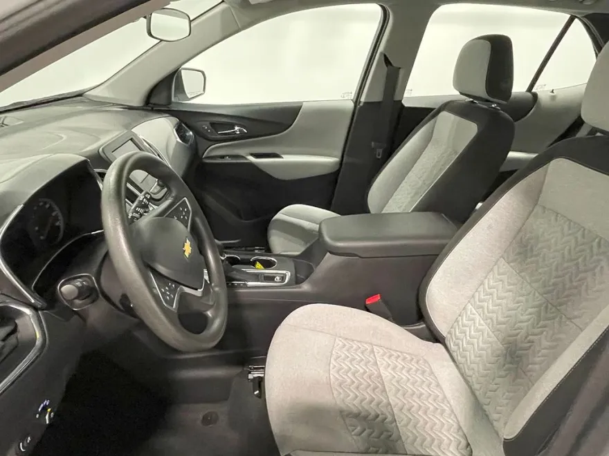 2023 Chevrolet Equinox LS photo 1