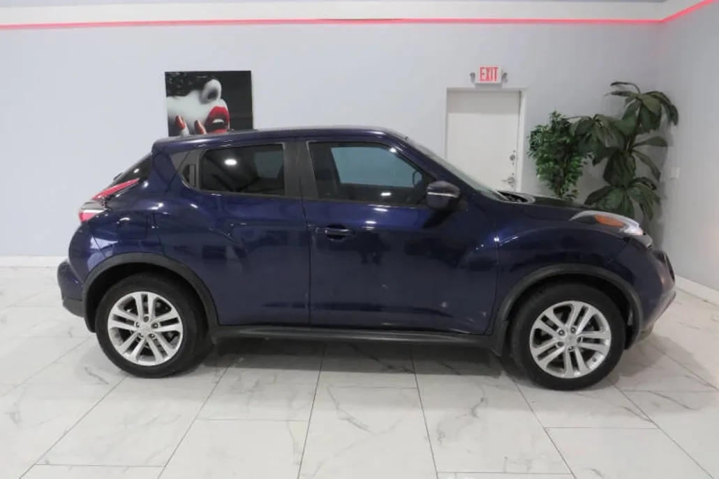 2015 Nissan Juke S photo 1