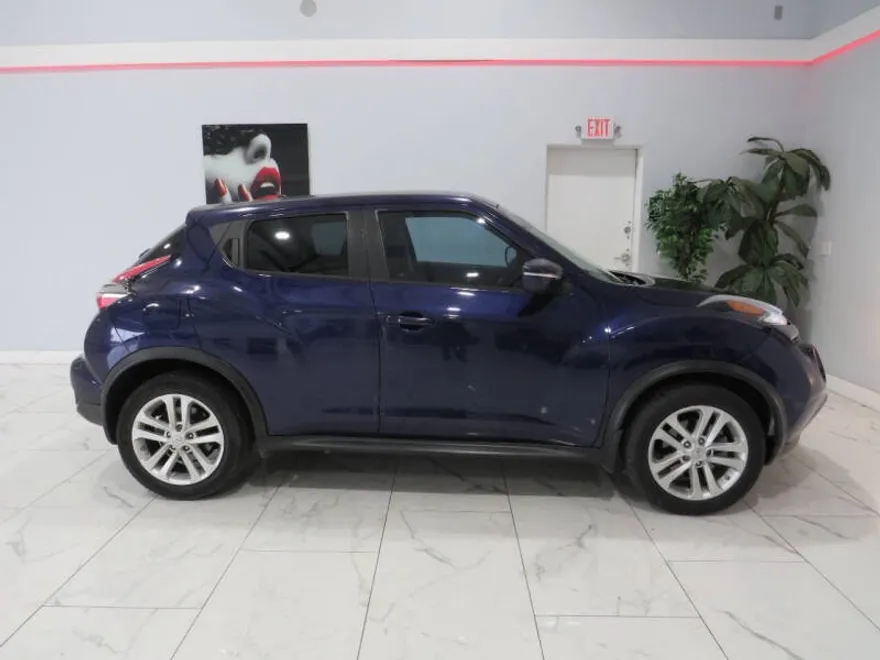 2015 Nissan Juke S photo 1