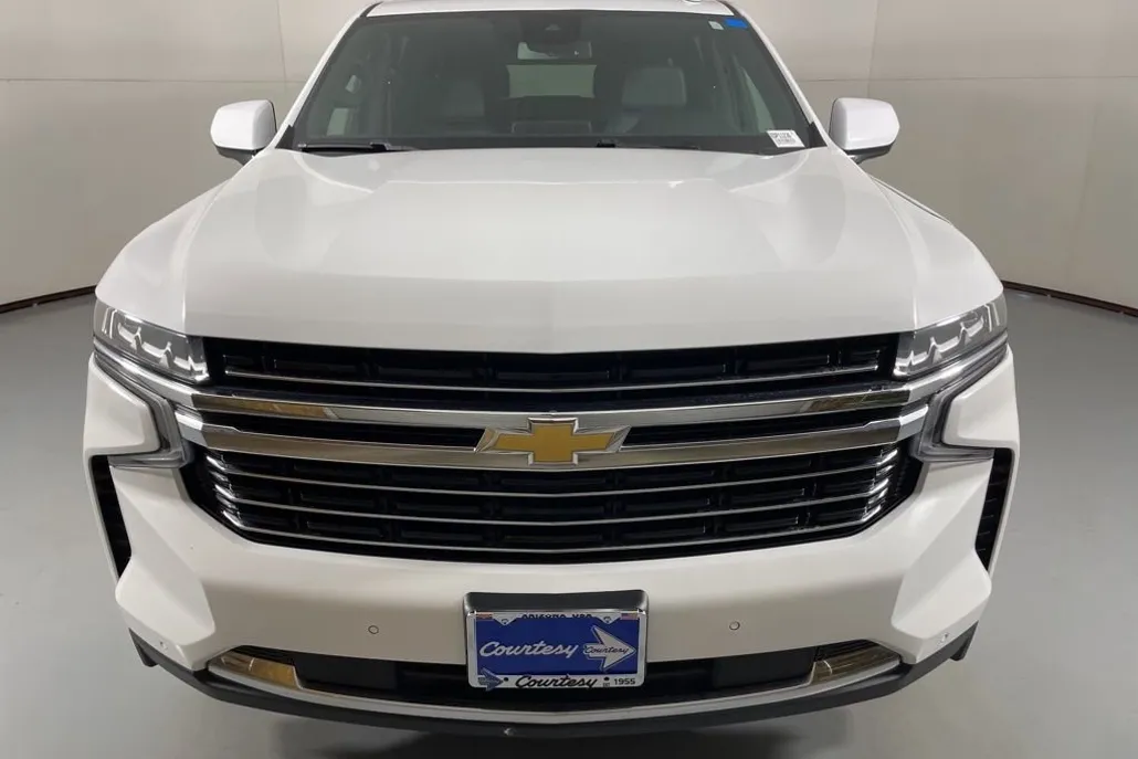 2023 Chevrolet Suburban LT photo 1