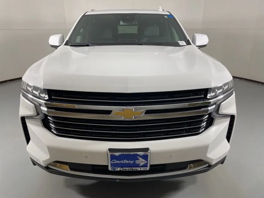 2023 Chevrolet Suburban LT photo 1