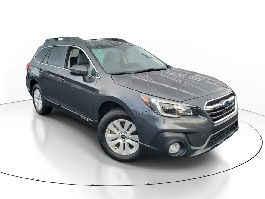 2019 Subaru Outback Premium photo 1