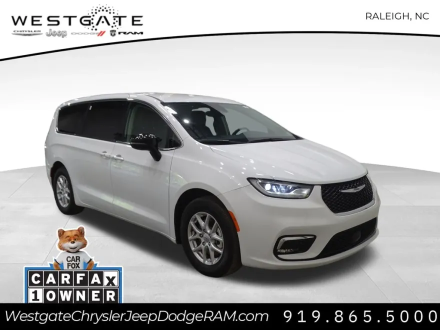 2024 Chrysler Pacifica Touring L photo 1