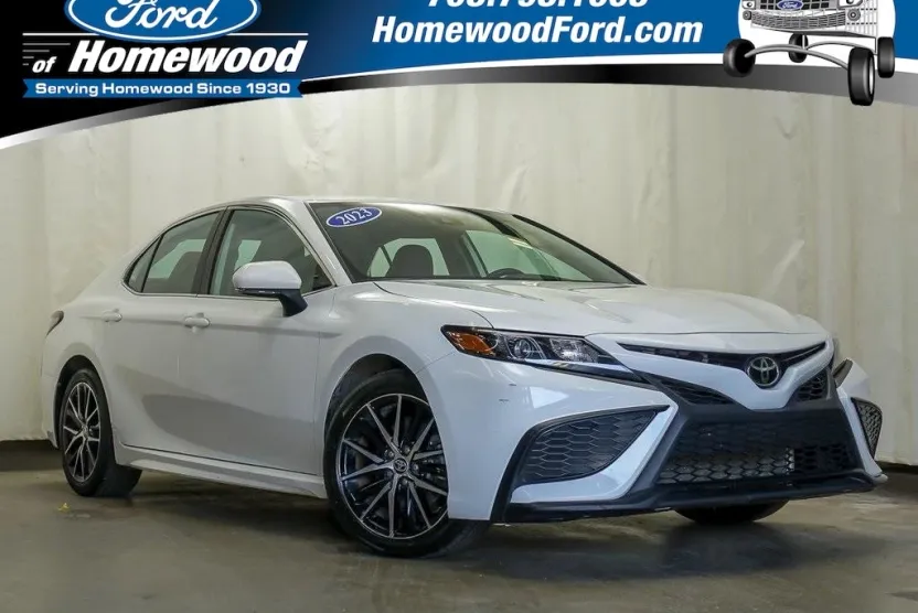 2024 Toyota Camry SE photo 1